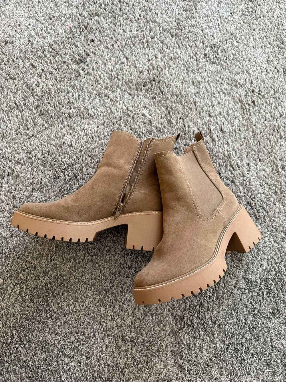 Women’s universal threads Chunky Chelsea Boot in Tan Suede
